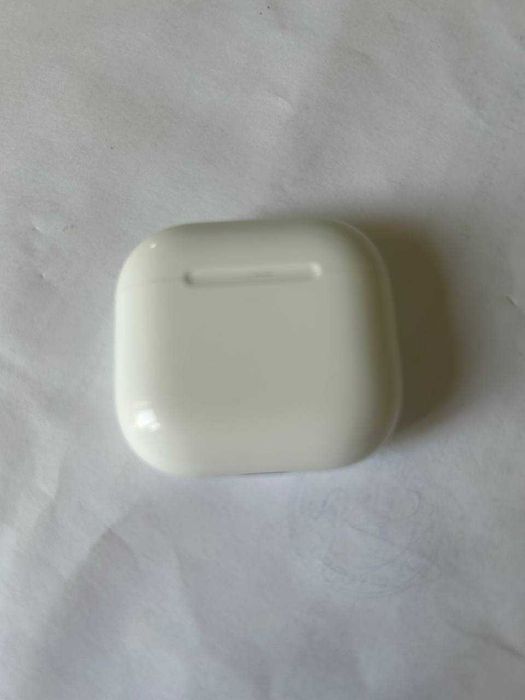 Airpods 4 практически новые