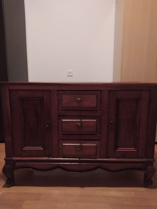 Винтидж шкаф от истинско дръво