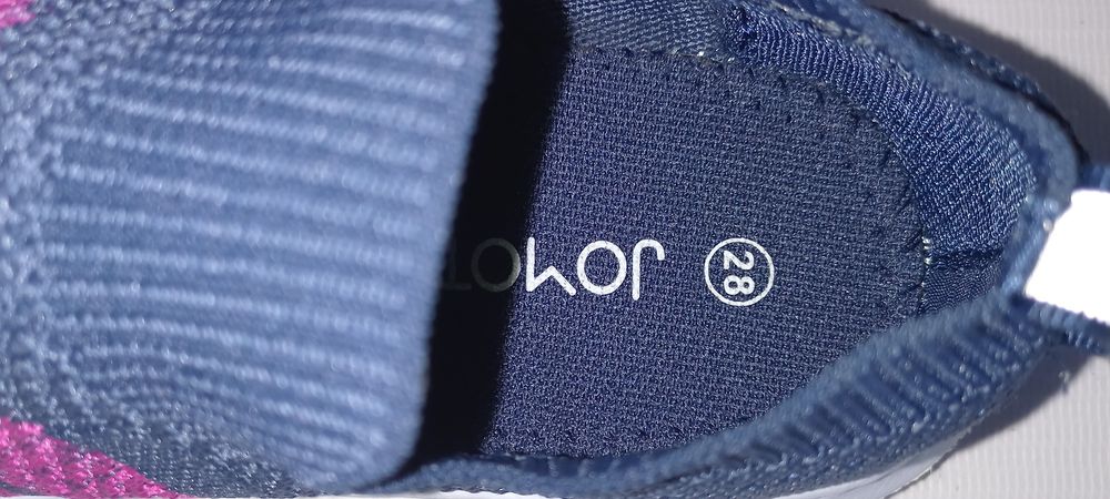 Детские кроссовки.