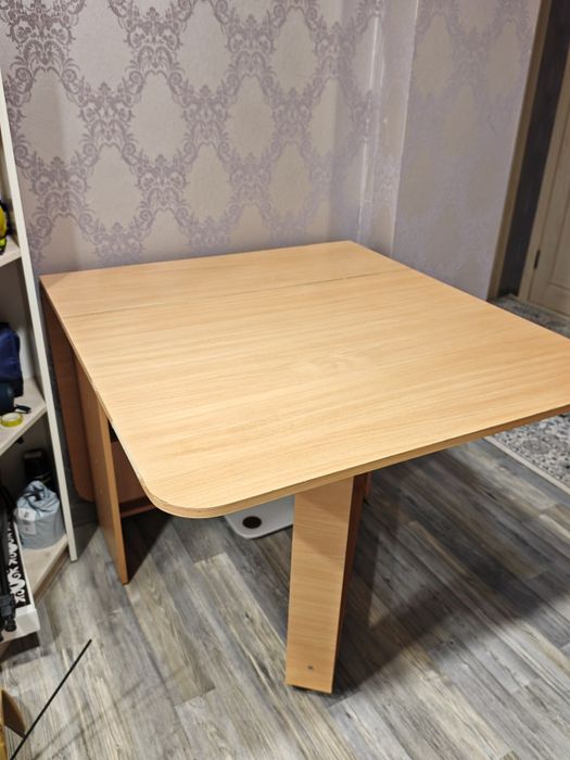 Продам стол книжка