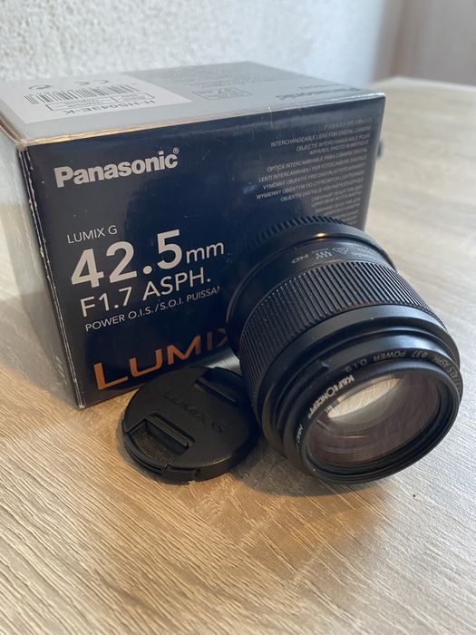 Obiectiv Panasonic 42.5mm f/1.7 ASPH Power O.I.S., în stare excelentă.
