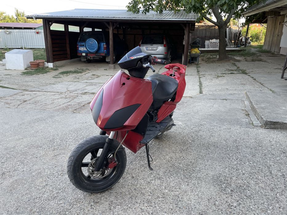 Vând scuter 80cc keweey