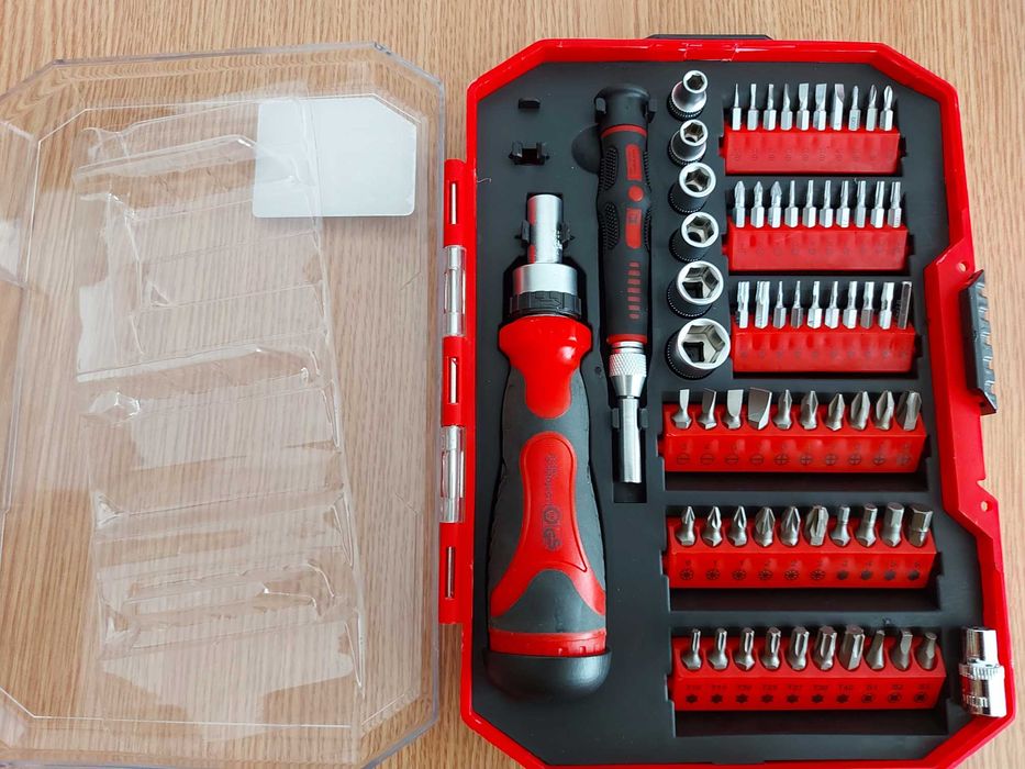 Trusa cu chei tubulare si set cu varfuri / biti, surubelnita  clichet