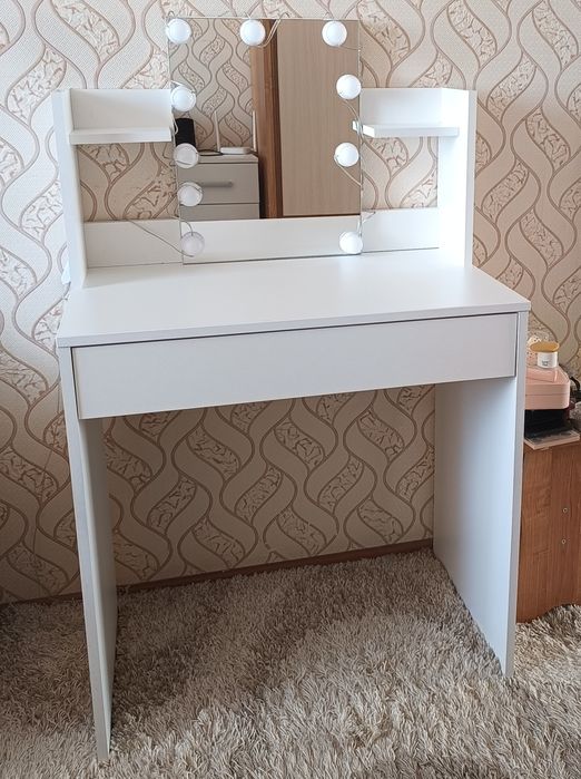 Косметический стол