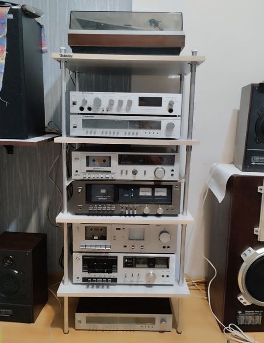 Стойка под радиоаппаратуру