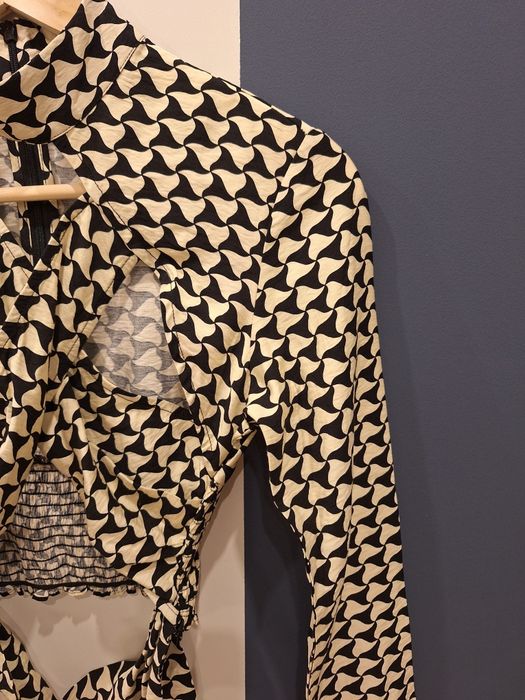 Екстравагантна блуза