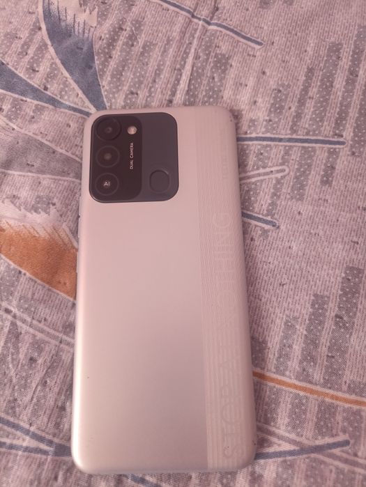 Продам телефон Tecno Spark 8C