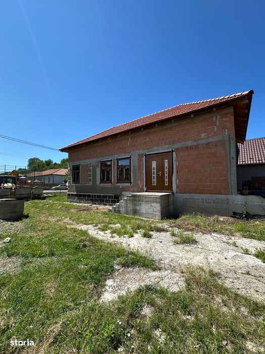 Doua case la rosu de vanzare | Nires nr. 344, comuna Mica | La doar 10