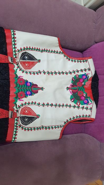 Vând cojoc laibar labreu costum popular autentic de Bihor stare f buna