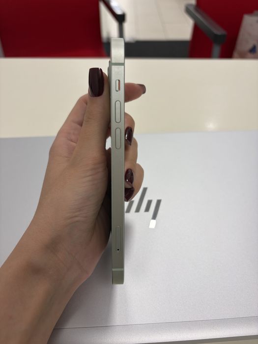 Telefon Iphone 12 -capacitate stocare 64 GB