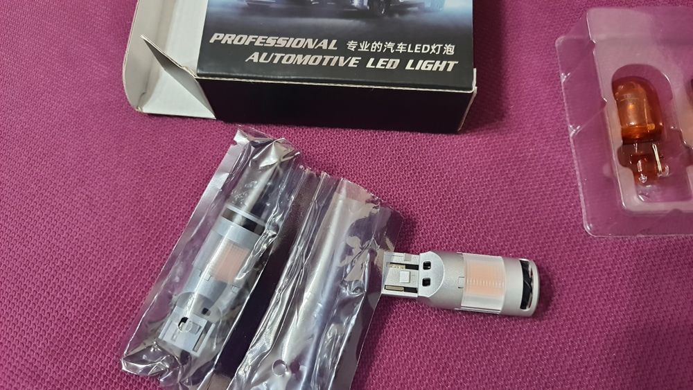 Set becuri semnalizare auto led și halogen T20, WY21W