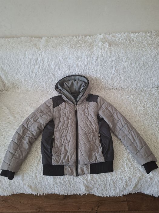 Продам куртку демисезонную