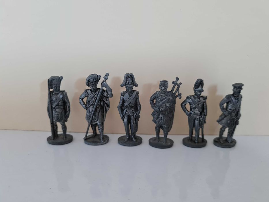 Kinder фигурки на войници