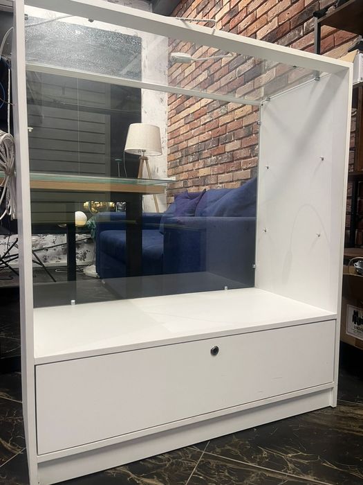 Торговое оборудование, витрины