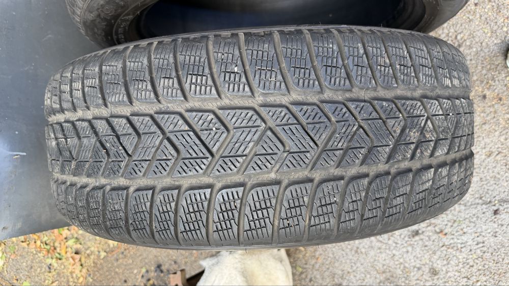 Зимни гими 235/55/19  101V Dot 2022 PIRELLI