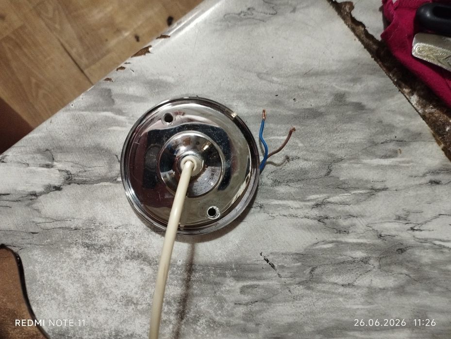 Продам люстру в хорошем состояние