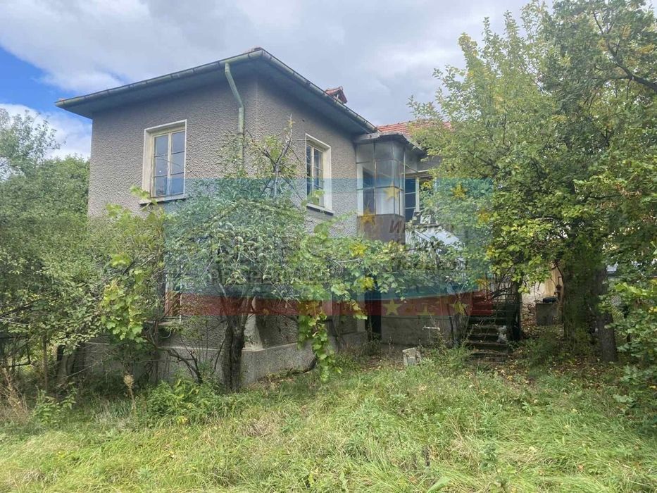 Къща в с. Гълъбник