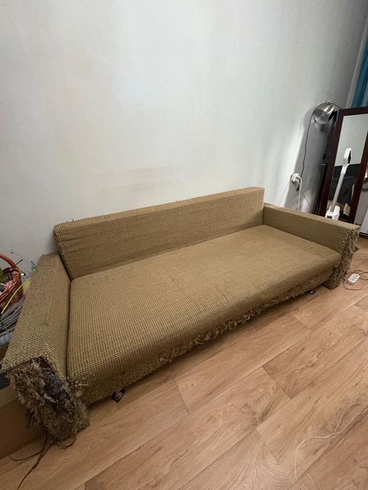 Отдадим старый диван