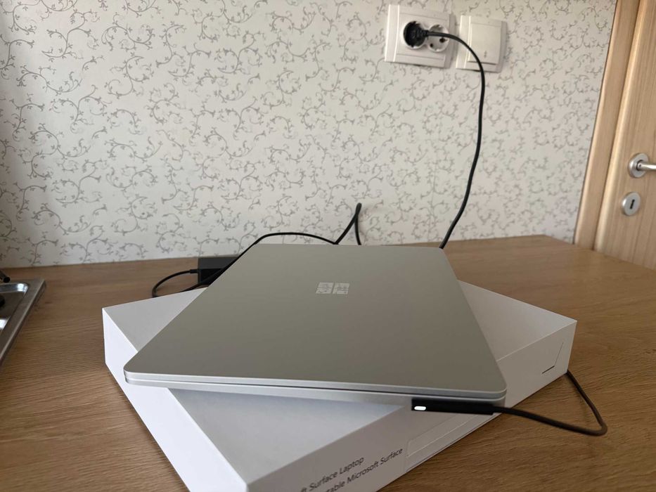 Лаптоп Microsoft Surface 7, Qualcomm Snapdragon X Plus, 16 GB RAM, 256 GB SSD