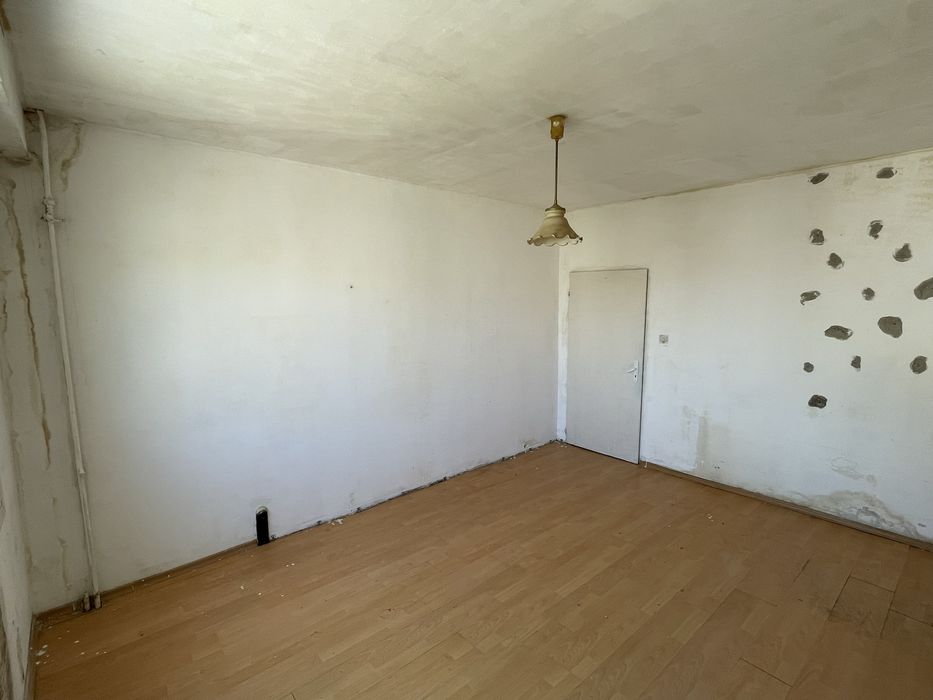 Продава се Тристаен апартамент в с. Драгичево, Област Перник - 89 кв.м за 860 €/кв.м - Снимка #3