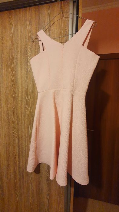 Чисто нова официална рокля