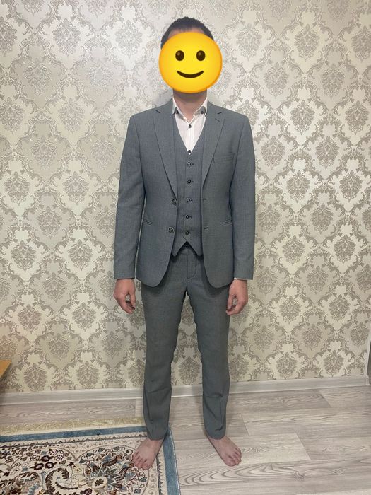 Костюм тройка продается