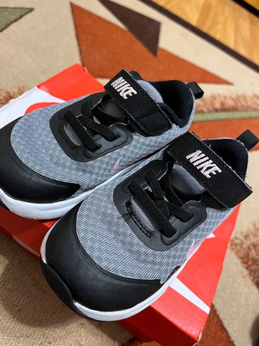 сандали и маратонки nike