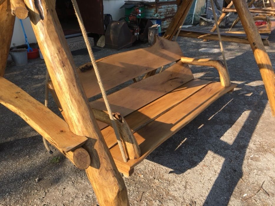Градинска люлка. Изряботена от естествени материали