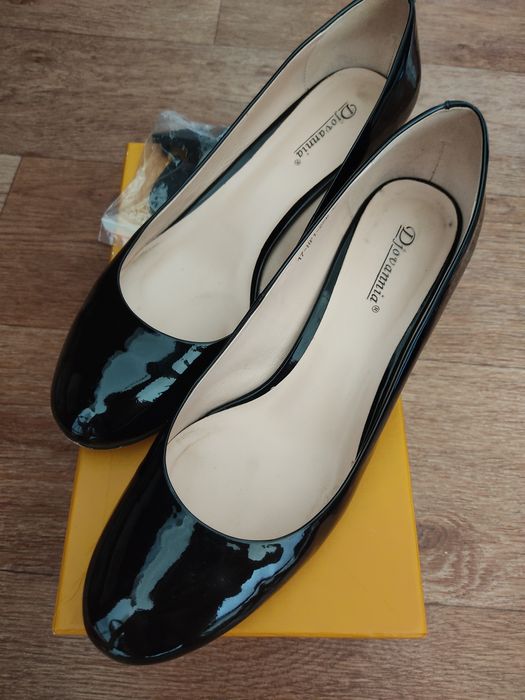 Женские лакированные туфли