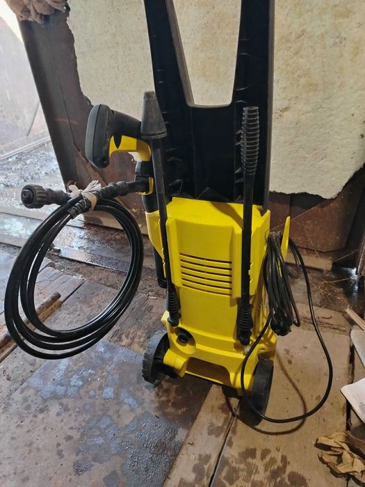 Мойка высокого давления Керхер.