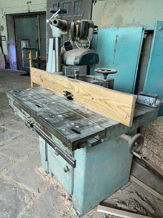 фрезерный вертикальный станок с автоподатчиком