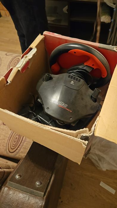 Vând volan Logitech