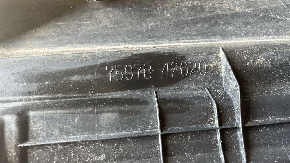 Декоративна лайстна за задна лява врата Toyota RAV4 2015-