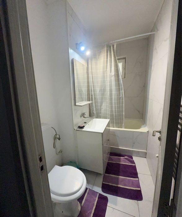 Inchiriez apartament cu 3 camere decomandat republicii Ploiesti