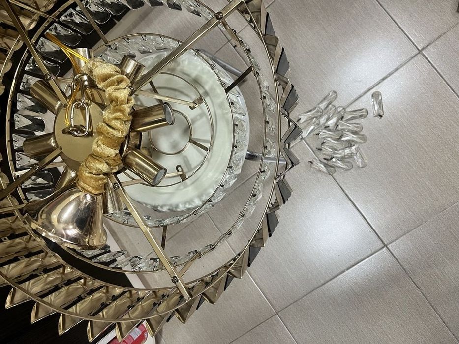 Продаётся люстра диаметр 55см