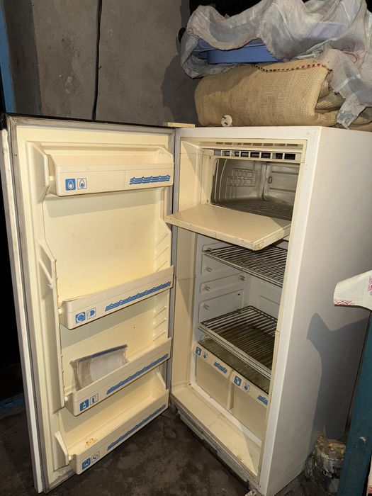 Холодильник продается