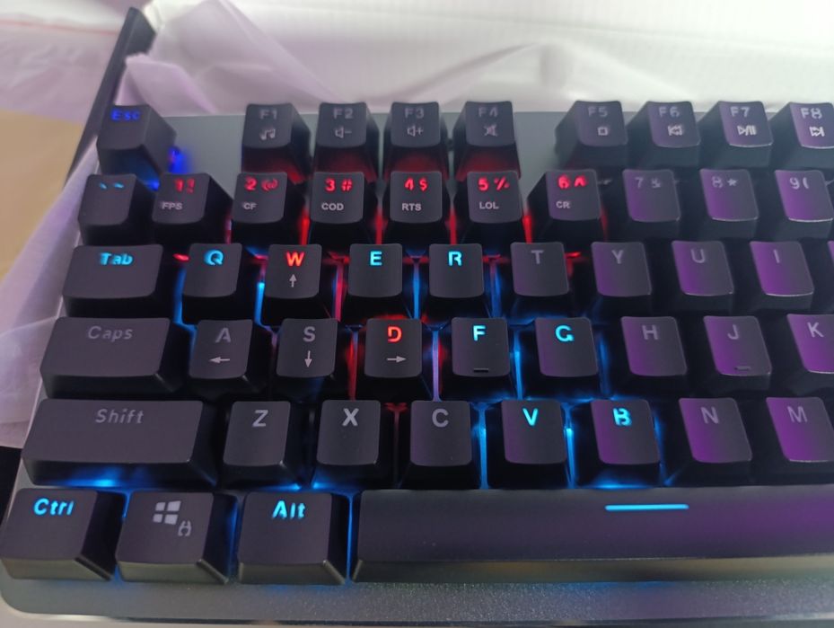 Cel mai mic preț Tastatura MeeTion mecanica iluminata nouă