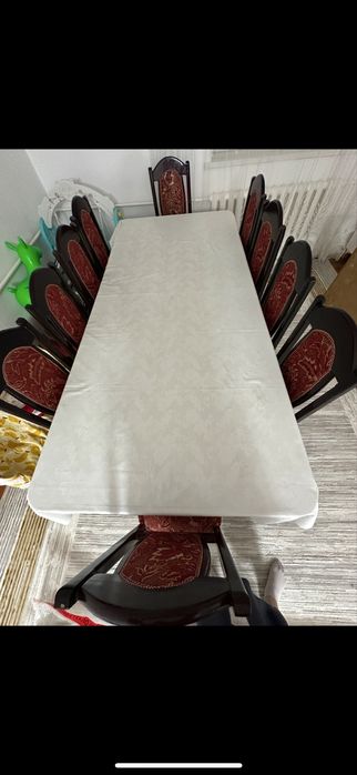 Стол со стульями