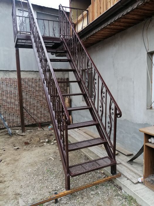 Confecții porți și panouri gard , scări exterioare.