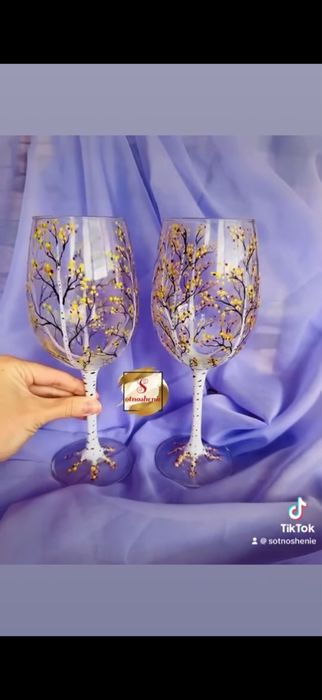 Ръчно рисувани чаши за вино