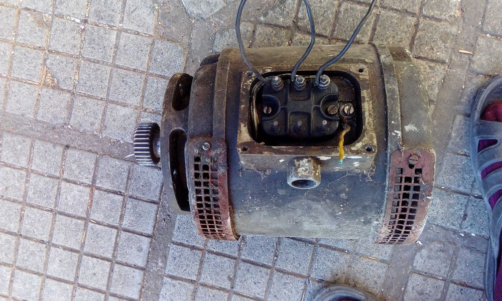 трифазен електромотор