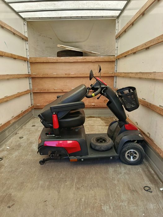 Scuter electric pt persoane cu dizabilitați