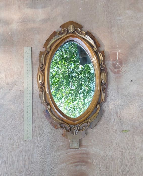 Деревянное зеркало с подставкой