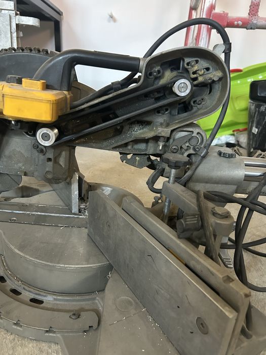 Fierastrau circular de bancDeWALT DWS 780