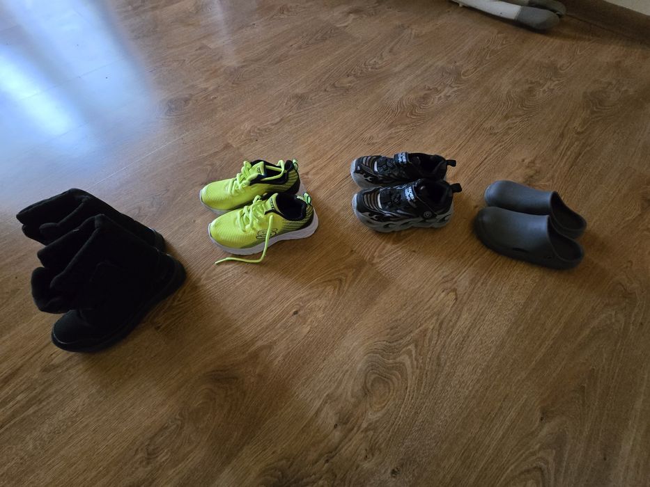 Lot Skechers/ dechatlon/ Zara