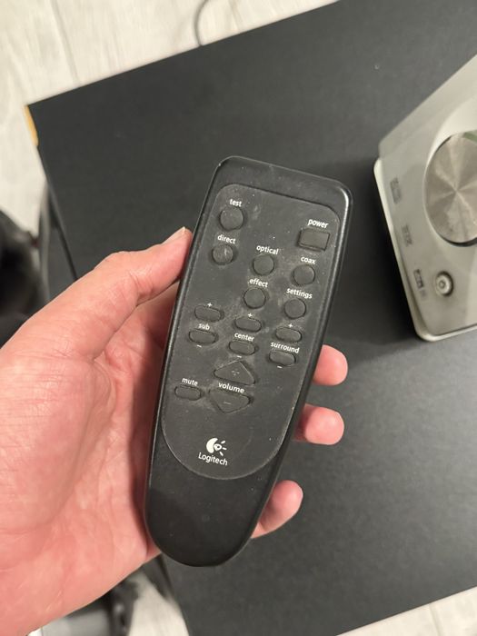 Sistem logitech z5500 5.1 cu hub defect!!