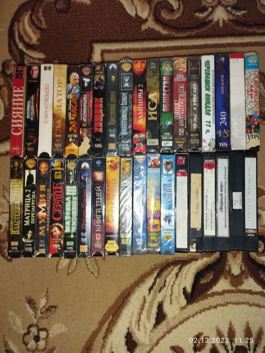 Продам. Видеокасеты и ДВД диски.