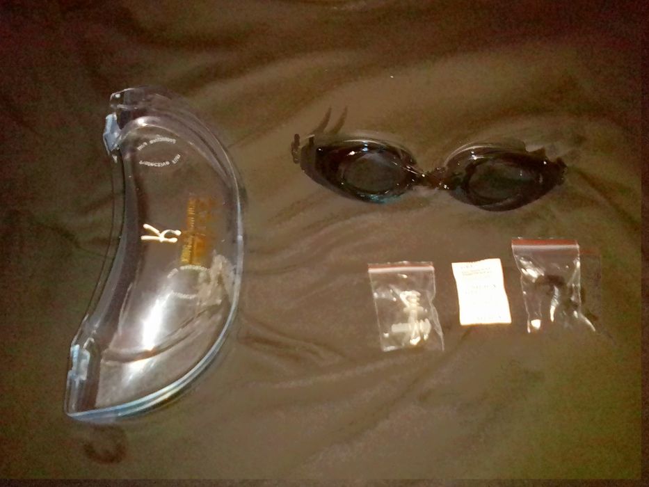 Продам очки для плавания