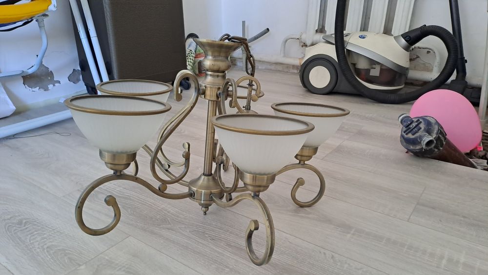 СРОЧНО ПРОДАМ!!Продам кованную люстру