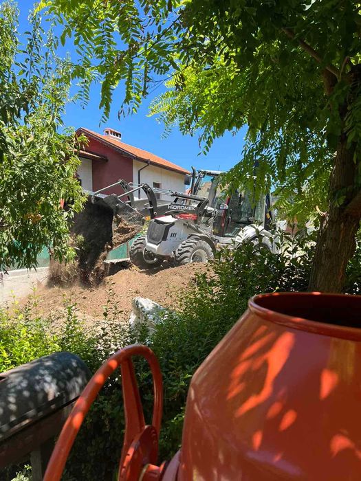 Услуги с комбиниран багер и самосвал